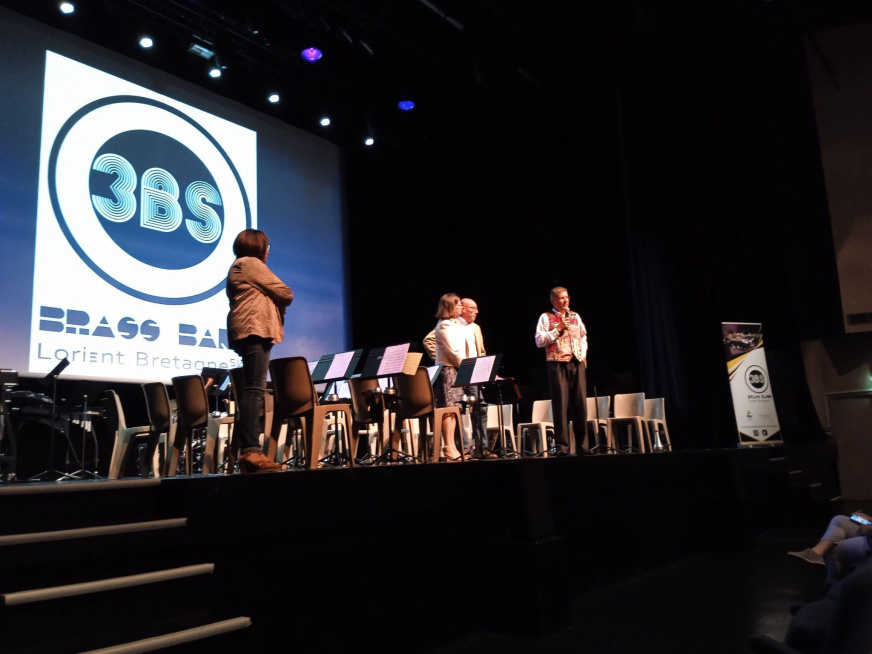 Les partenaires de l'OAC-Territoire réunit pour ce 1er Grand Concert Communautaire De gauche à Droite Mme Rouault, Mme Lemaitre, Mr Besco, Mr Daboudet